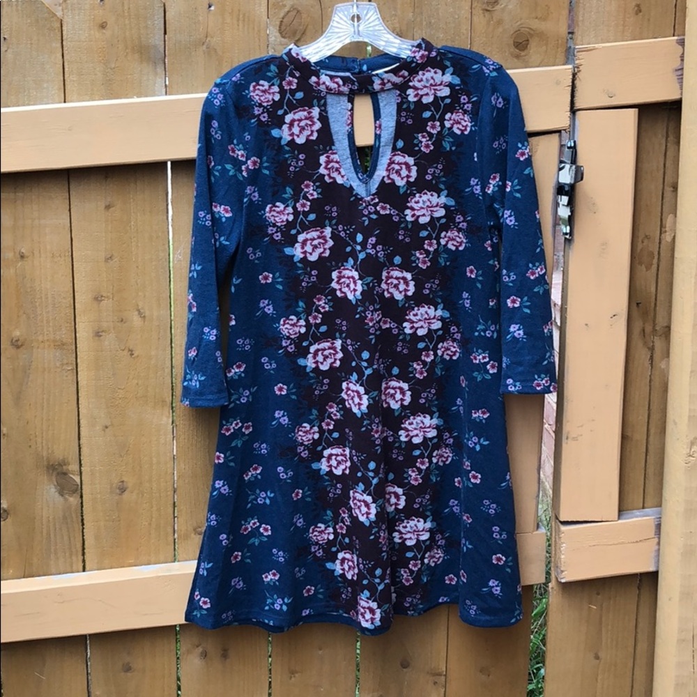 Like New Choker Neckline Floral Valentine’s Tunic
